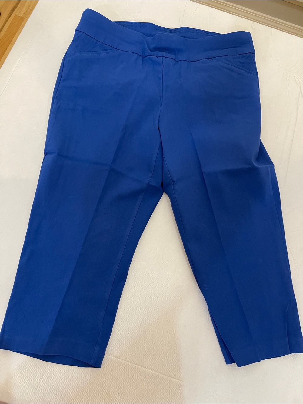Christopher & Banks signature slimming Capri, royal blue